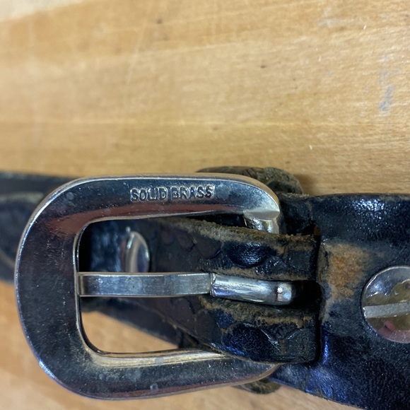 Cabela’s black leather braided tooled leather belt distressed size 46 brass - Picture 3 of 9